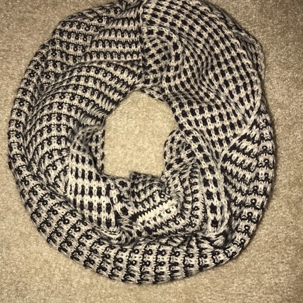 Infinity scarf by Aqua